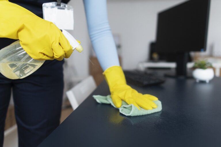 Reinigungsfirma bei der Arbeit