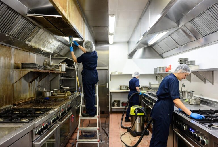 Sonderreinigung Großküche
